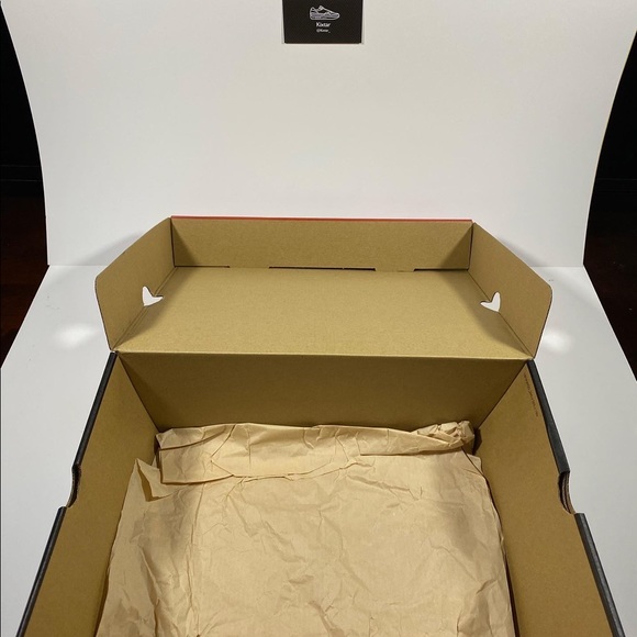 Authentic: Yes
Shoe condition:9/0
Box: Yes
Box Condition: 9/10
Size:10
Price:400 - Picture 14 of 15